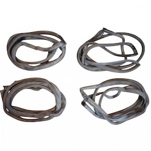 Door Seals Rubber Set (4 pcs) – Fits Mercedes W123 Sedan – Complete Set – NEW