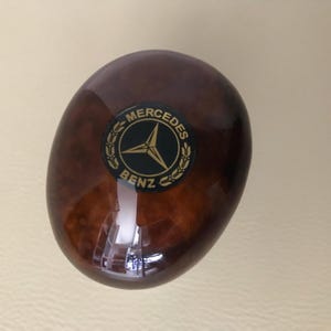 Wooden Gear Shift Knob for W140 – Real Burlwood Finish with Classic Emblem – NEW