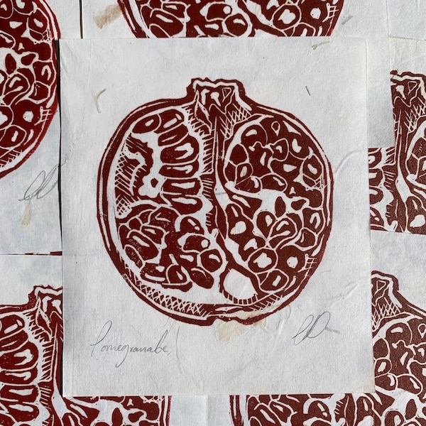 Grabado en linóleo de granada sobre papel de pétalos - granate