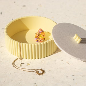 Boîte “BOUABOUATE” - Ecrin à bijoux pastel jaune Mimosa - Objet eco responsable et durable pour vos petits accessoires et bijoux