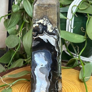 Grande tour Druzy en agate volcanique - Réactive aux UV
