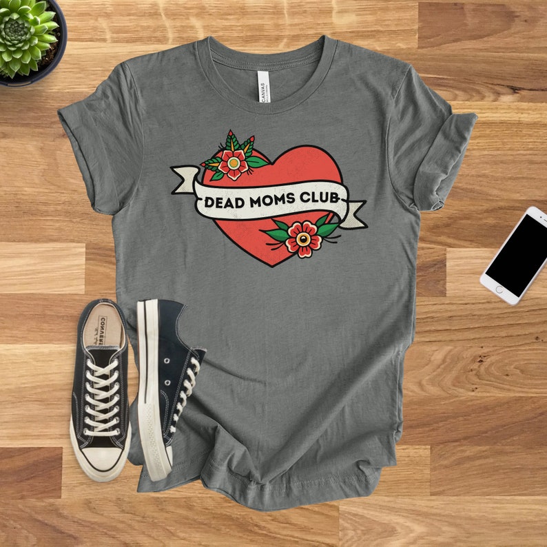 Dead Moms Club, snarky Mother's Day bereavement shirt, traditional tattoo heart, grief and death, morbid and macabre, orphan dark humor tee Deep Heather