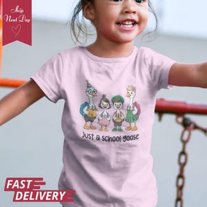 Nur ein Schulgans-Kleinkind-Shirt, lustiges zurück zu Schule scherzt T-Shirt, niedliches Gänsekarikatur-T-Stück für Kinder, erster Schultag-Outfit-Idee