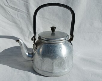 Aluminum Tea Pot, Retro Metal kettle 1950s, Farmhouse Kitchen Decor, Coffee Pot, Aluminum Kettle With Metal Handle