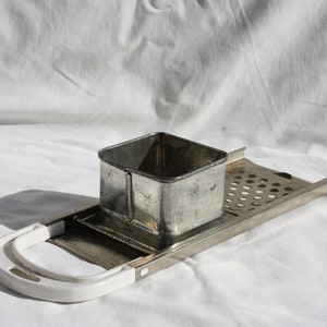 Vintage Noodle Maker, Kitchen Deocration Tool, Vintage Kitchen Tool, Metal Noodle Maker, Handheld Pasta Maker Tool