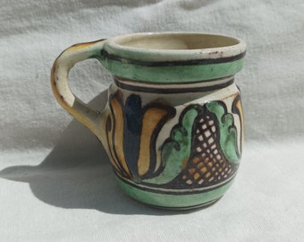 Vintage Folk-Keramikbecher mit Folk-Tulpen-Motiv, kleine Folk-Keramik mit Blumenmotiv