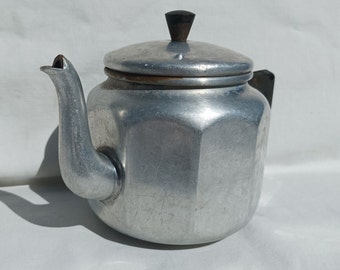 Aluminum Tea Pot, Retro Metal kettle 1950s, Farmhouse Kitchen Decor, Coffee Pot, Aluminum Kettle With Metal Handle