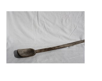 Énorme cuillère en bois antique, louche primitive sculptée à la main, vieille cuillère surdimensionnée