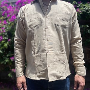 Embroidered Men&#39;s Guayabera Shirt: Traditional Mexican Wedding Attire
