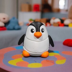 Adorable Chubby Penguin Keychain - Customizable Colors, 6cm Cute Accessory