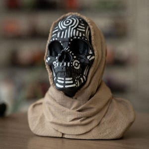 Inked Relic Skull #4 - 16 cm 3D Printed Skull with Ornate Markings - Customizable Colors