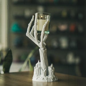 Handkandelaar met skelet | 3D-geprint gotisch decor voor Halloween, Fantasy Party, Eerie Home Accent,