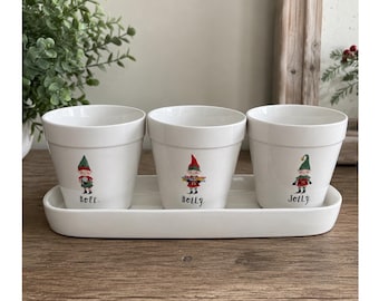 Rae Dunn kerstelfen plantenbakkenset met dienblad Hope Holly Jolly wit keramiek 4 st