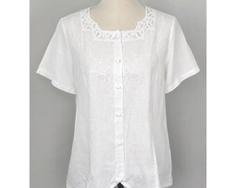Vintage blouse van 100% linnen met handborduurwerk, korte mouwen, maat M, wit met bloemenprint.