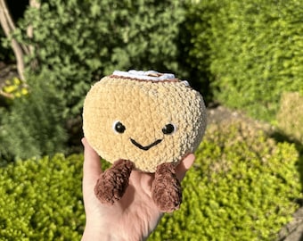 Gehäkelte Zimtschnecke aus Plüsch – Cindy, die Zimtrolle Handgemachtes Amigurumi Plüschtier | Niedliches Geschenk zum Thema Bäckerei | Kawaii Essen Dekor
