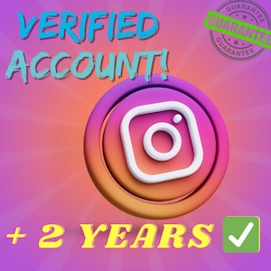 Könnte beinhalten: Grafik mit dem Instagram-Logo in einem Farbverlauf aus Lila, Orange und Weiß. Der Text "VERIFIED ACCOUNT!" ist blau und "+ 2 YEARS" gelb. Ein grüner "GARANTIE"-Stempel und ein grünes Häkchen sind ebenfalls vorhanden.
