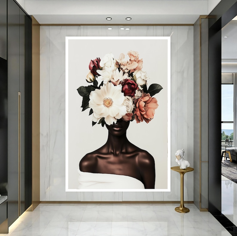 K&ouml;nnte beinhalten: Ein Schwarzwei&szlig;portr&auml;t einer Person mit einem Blumenarrangement, das ihren Kopf bedeckt. Die Blumen sind wei&szlig;, rosa und rot. Die Person tr&auml;gt ein wei&szlig;es Kleidungsst&uuml;ck.