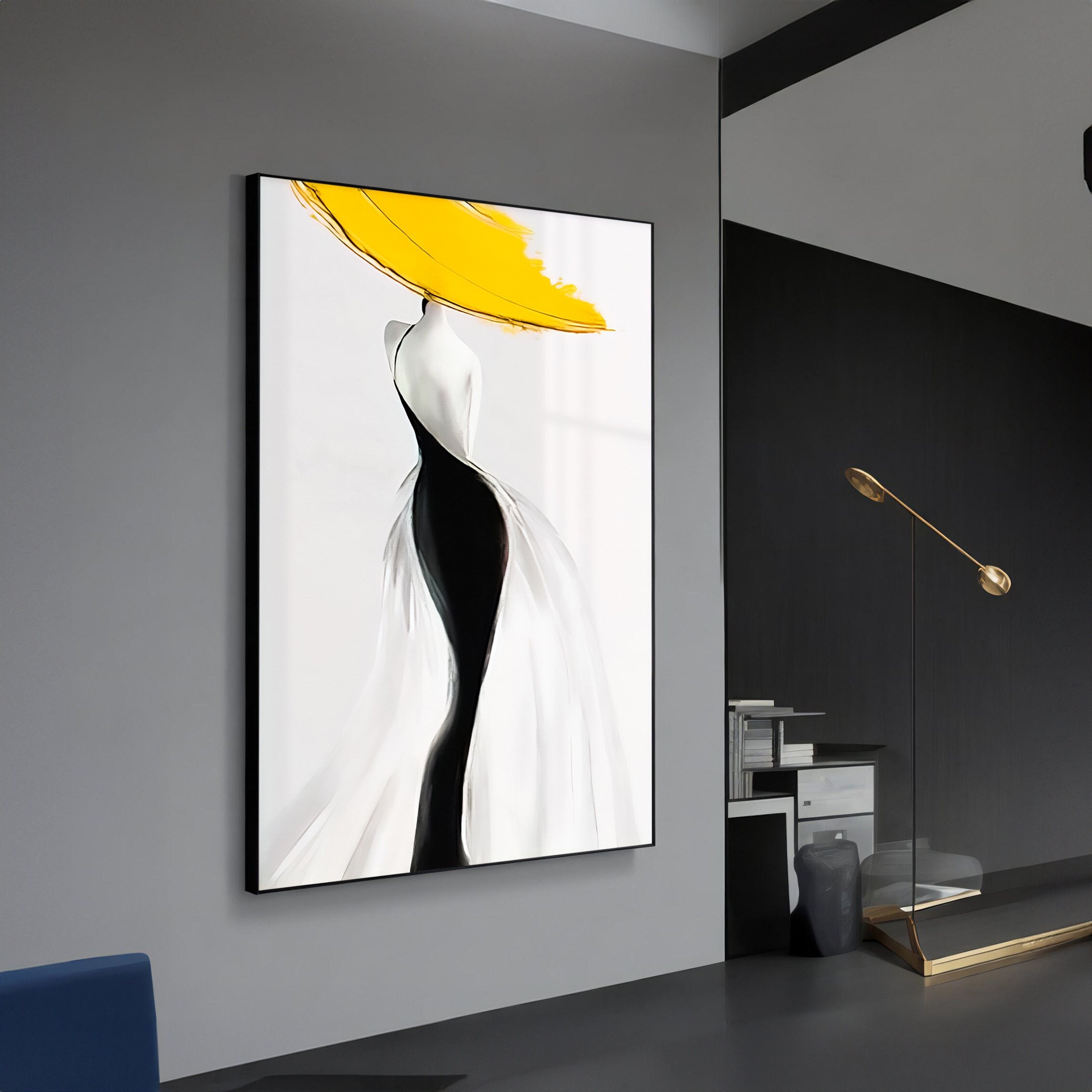 Lienzo de mujer elegante con sombrero amarillo abstracto: arte de moda elegante para el hogar: regalo de decoración de pared para entusiastas del estilo