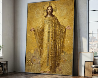 Op de afbeelding: Een ingelijst kunstwerk in gouden tinten, met een figuur met open armen, gekleed in een gedetailleerde jurk. Het kunstwerk heeft een halo en een gedetailleerde achtergrond. Het stuk wordt tentoongesteld in een kamer met natuurlijk licht.