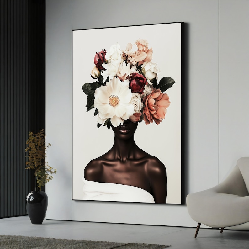 K&ouml;nnte beinhalten: Ein Schwarzwei&szlig;portr&auml;t einer Person mit einem Strau&szlig; aus rosa, wei&szlig;en und roten Blumen, der ihr Gesicht bedeckt. Die Person tr&auml;gt ein wei&szlig;es Kleidungsst&uuml;ck.