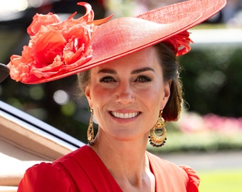Boucles d'oreilles Kate Middleton Royal Ascot, lustre, Swarovski noir, plaqué or 18 carats