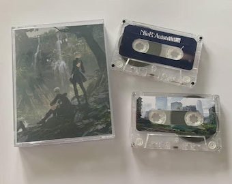 Conjunto de casetes con la banda sonora personalizada de NieR: Automata (2017)