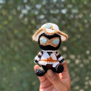 Valorant Cypher Schlüsselanhänger, Cypher Plüsch-Schlüsselanhänger, Valorant Cypher Figur, Amigurumi Cypher, Valorant Charakter Cypher, Cypher Fan Art