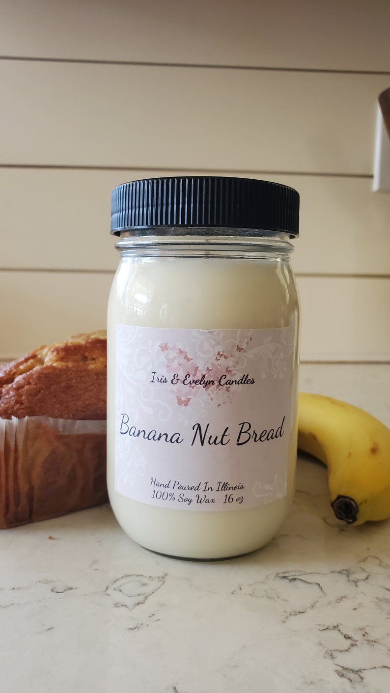 Introducing our Banana nut bread, with notes of ripe bananas, warm spices, and toasted walnuts. Made with high-quality soy wax and natural essential oils, it burns cleanly and evenly.