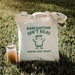 Gaslighting Isn't Real Funny Tote Bag, Retro Meme Tote, Weird Crazy Design, Cute Quirky Gift, Tote Bag, Perfect for Friends, Funny Gift Idea