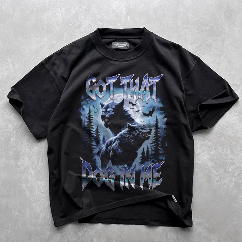 May include: Black t-shirt with a graphic print of two wolves howling at the moon. The text "GOT THAT DOG IN ME" is printed in silver metallic lettering.