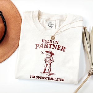 Ich bin überreizt lustiges Shirt, Geschenk, Retro lustiges T-Shirt, seltsames T-Shirt, Meme TShirt, verrücktes Shirt, Unisex Shirt, lustiges Geschenk, süßes T-Shirt