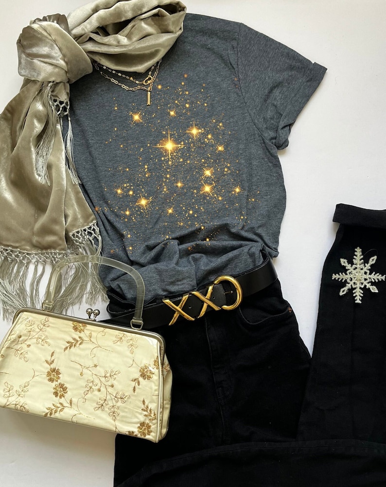 Camiseta Golden Moon And Stars, Camisa Crescent Stars, Camiseta unisex Softstyle, Camisa Celestial, Camisa Gold Magical Stars, Camiseta Star Mystical imagen 1