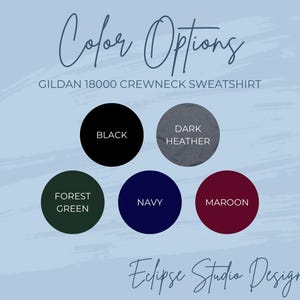 Pu&ograve; includere: Opzioni di colore per una felpa con collo a girocollo Gildan 18000. I colori sono nero, grigio scuro melange, verde bosco, blu navy e bordeaux.