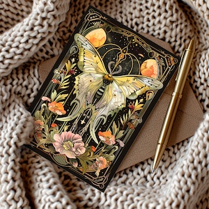 Papillon papillon de nuit Illustration Art nouveau à l'arrêt, insecte fleurs Goth Goblincore Whimsigoth carte d'anniversaire, cadeau Cottagecore papillons de nuit sombres