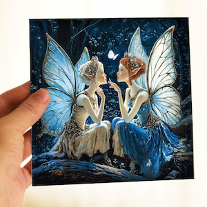 Spersonalizowana kartka z życzeniami dla najlepszego przyjaciela, dwie wróżki i motyl w magicznym lesie, w pełni ilustrowany, fantastyczny prezent urodzinowy