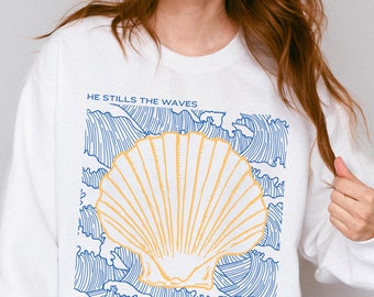 Sudadera playera He Stills The Waves, cuello redondo cristiano, estilo inspirado en el océano, ropa de niña de coco, suéter de playa oceánica, camisetas de niña de granola