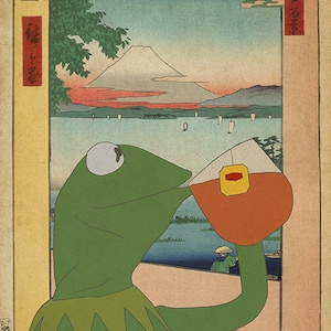 Peut inclure: Une grenouille verte portant une robe japonaise traditionnelle boit du thé dans une tasse en verre avec un sachet de thé. L'arrière-plan est un paysage japonais avec une montagne et un lac.