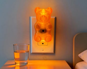 Lámpara nocturna de osito de goma: Lámpara decorativa original para el hogar, ambientación infantil, estilo retro kitsch con diseño de caramelo brillante.