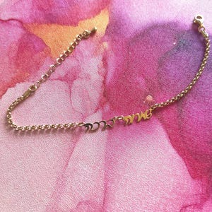 Armband met cursieve Hebreeuwse naam: sterlingzilveren joodse sieraden, gemaakt in Israël