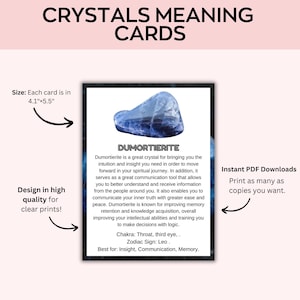 Puede incluir: Una tarjeta con un cristal de Dumortierita azul, con texto que detalla sus propiedades y beneficios. La tarjeta mide 10,4 cm x 14 cm y forma parte de un conjunto de Tarjetas de Significado de Cristales. El texto describe el uso del cristal para la intuici&oacute;n y la comunicaci&oacute;n.