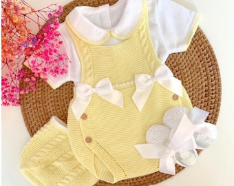 Knitted set for newborns, short three-piece set in light yellow and white with knitted booties