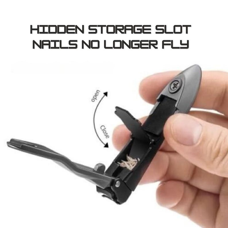 Puede incluir: Cortau&ntilde;as negro y gris con un compartimento de almacenamiento oculto. Las tijeras est&aacute;n abiertas, revelando los recortes de u&ntilde;as en el interior. El texto de la imagen dice: HIDDEN STORAGE SLOT, NAILS NO LONGER FLY.