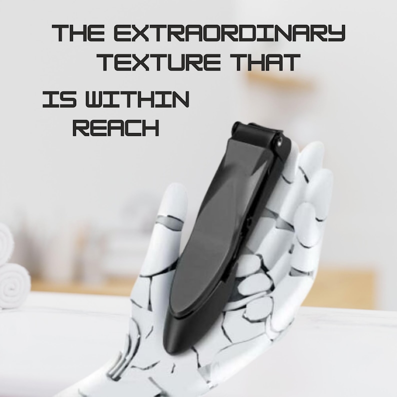 Puede incluir: Un corta&uacute;&ntilde;as negro es sostenido por una mano rob&oacute;tica blanca. El corta&uacute;&ntilde;as tiene un dise&ntilde;o elegante y moderno. El texto de la imagen dice: "THE EXTRAORDINARY TEXTURE THAT IS WITHIN REACH."