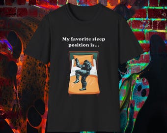 Mi posición favorita para dormir es... - Camiseta unisex estilo suave - Camiseta de jugador
