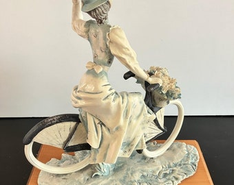陶器フィギュリン　A・Belcari　イタリア製 Vintage A. Belcari Figurine: Lady on Bicycle, Italian Resin
