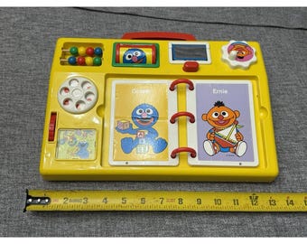 Juguete de tablero de actividades de Barrio Sésamo, estilo vintage de 1980-1990: Big Bird, Oscar, Bert, Ernie y Grover.