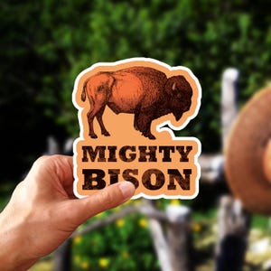 Vintage buffelsticker: Mighty Bison Kiss-Cut sticker voor laptops, waterflessen, tijdschriften, decor