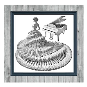 Può includere: Motivo a punto croce monocromatico raffigurante una donna il cui vestito è fatto di tasti di pianoforte, con un pianoforte a coda nelle vicinanze. L'immagine è incorniciata in una cornice blu scuro con uno sfondo in legno. Il testo in alto recita "Piano Woman".