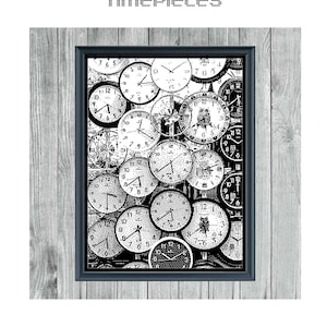 Könnte beinhalten: Ein schwarz-weißes Kreuzstichmuster eines gerahmten Bildes mit mehreren Uhren. Das Bild trägt den Titel "TIMEPieces" und der Text "MONOCHROME CROSS STITCH PATTERN" befindet sich unter dem Bild.