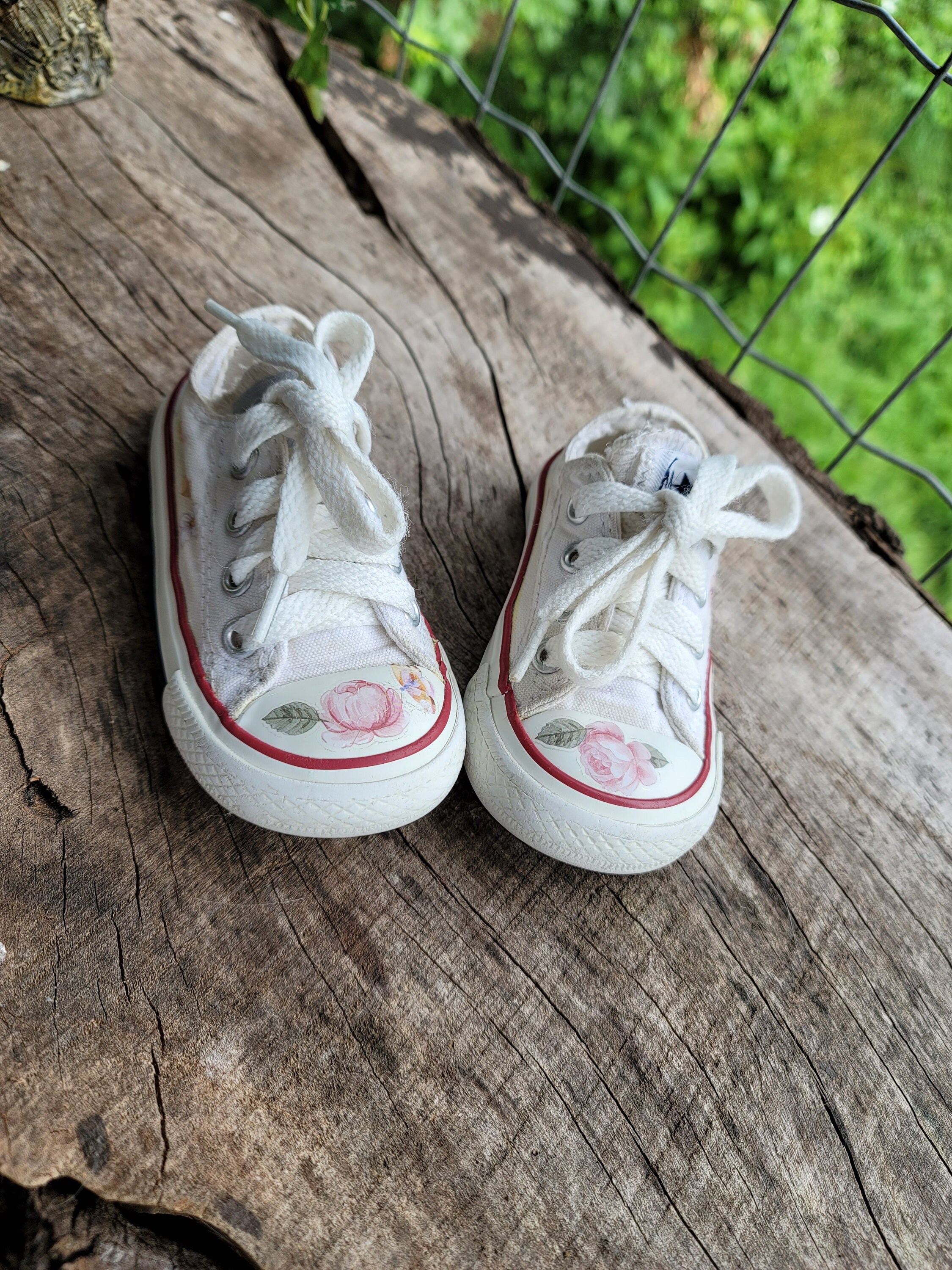 Baby white shop chucks